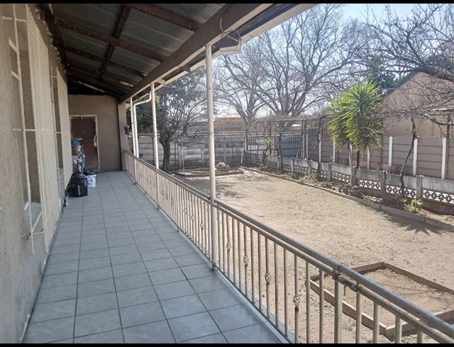 9 BEDROOM HOUSE FOR SALE IN BOKSBURG NORTH